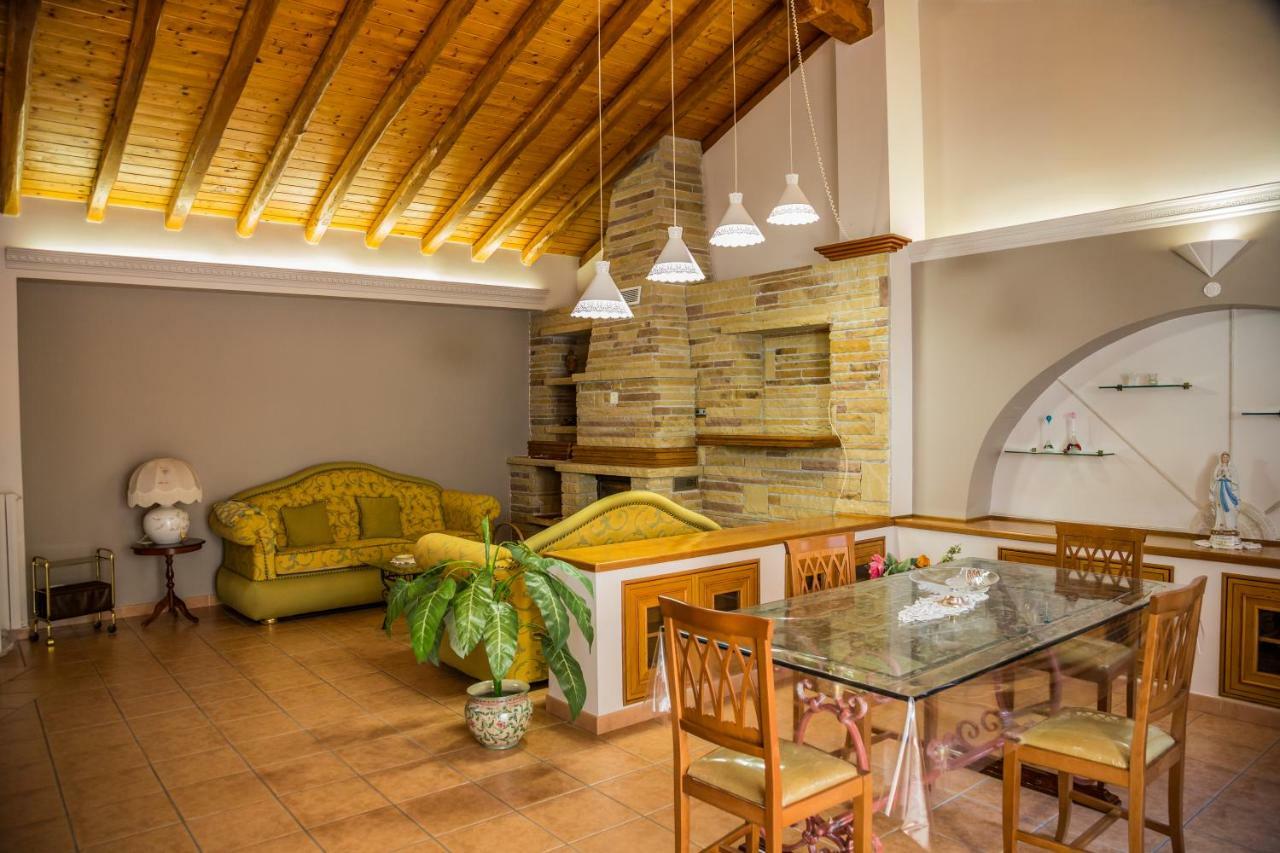 B&B Cortile Aurora Bronte Exterior foto